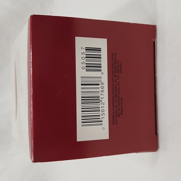 Hallmark Holiday Barbie Ornament 1995 - Picture 5 of 6